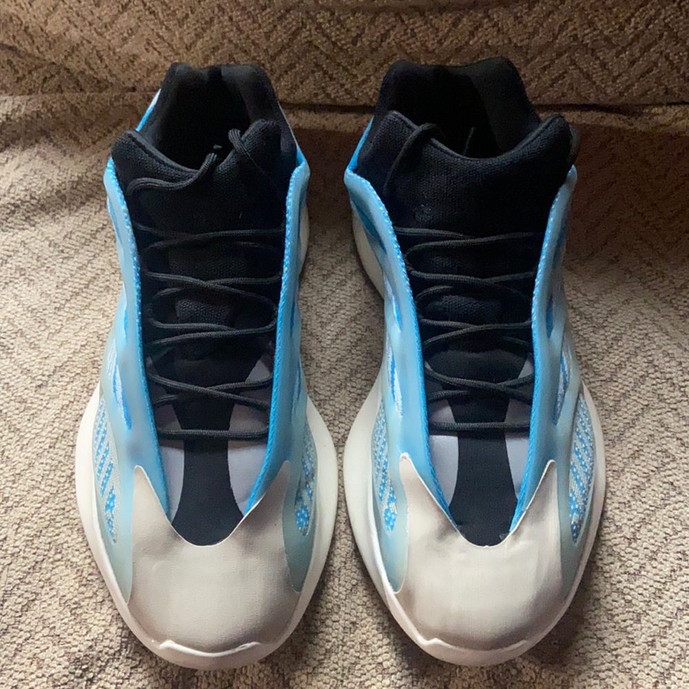 Adidas Yeezy 700 v3 Arzareth Size 10.5